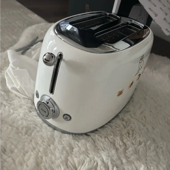 **SOLD**Smeg White Toaster with Gold Accents - Picture 3 of 10